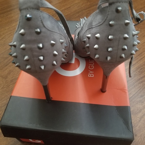 Heels - Picture 4 of 4